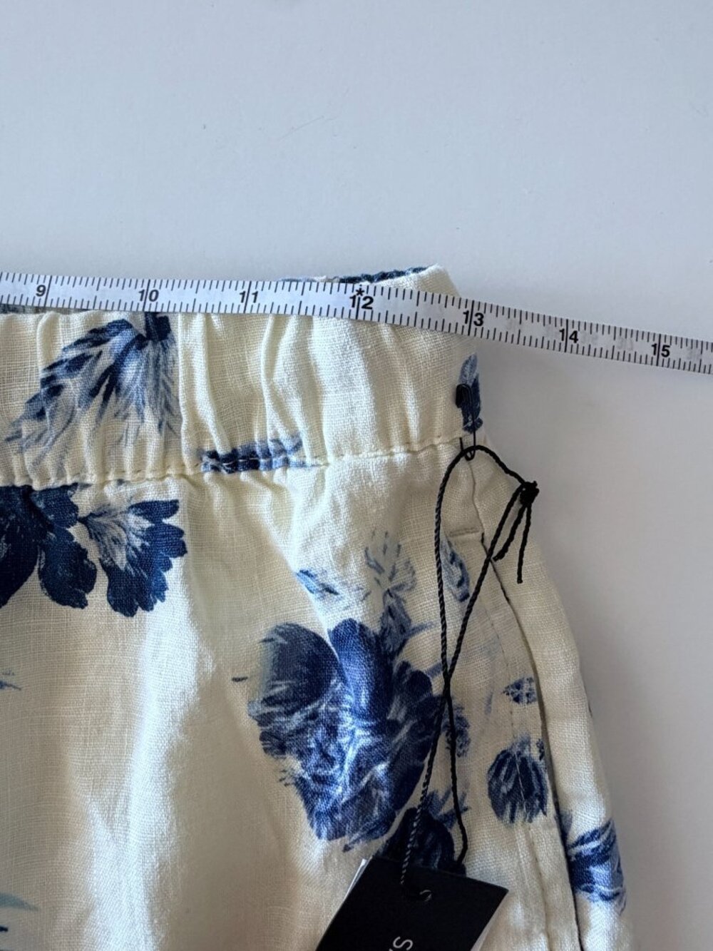 Saks Fifth Avenue NWT 100% Linen Floral Palm Print Pull On Shorts Sz S - Picture 8 of 9